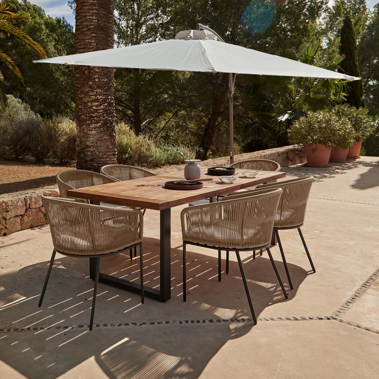 Hali 6 Seater Wooden Outdoor Dining Set with Hali Natural Chairs & Cream Lean Over Parasol- 175cm