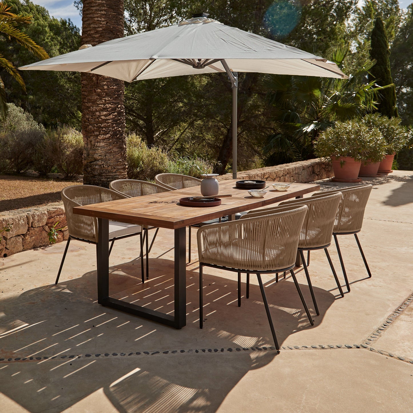 Hali 6 Seater Wooden Outdoor Dining Set with Hali Natural Chairs & Cream Premium Cantilever Parasol - 235cm