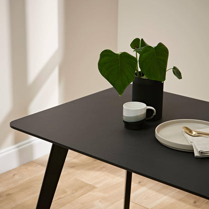 FINN_DINING_TABLE_BLACK_4_BLACK_FINN_DINING_CHAIRS