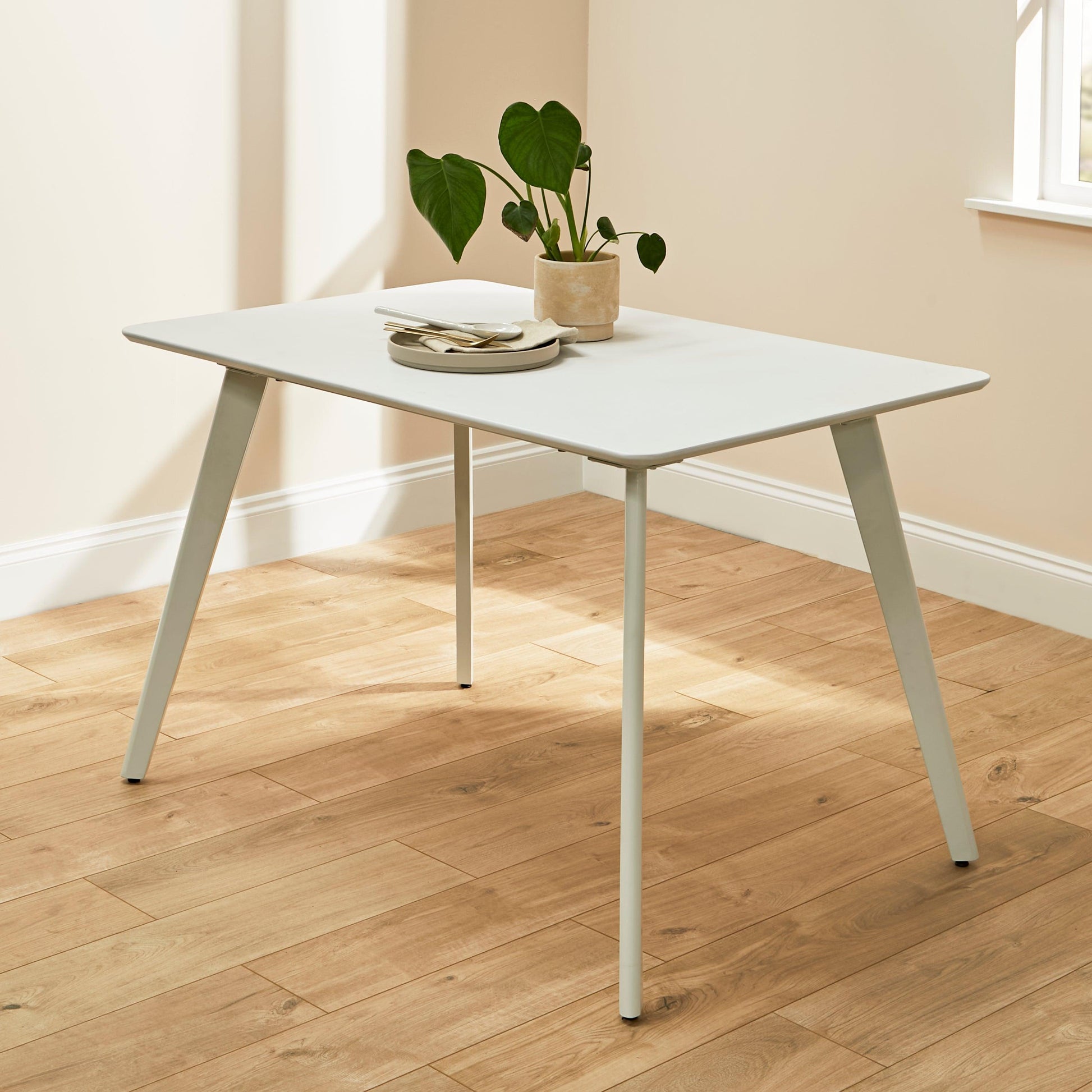 Finn 4 Seater dining table 120cm - pure white - Laura James