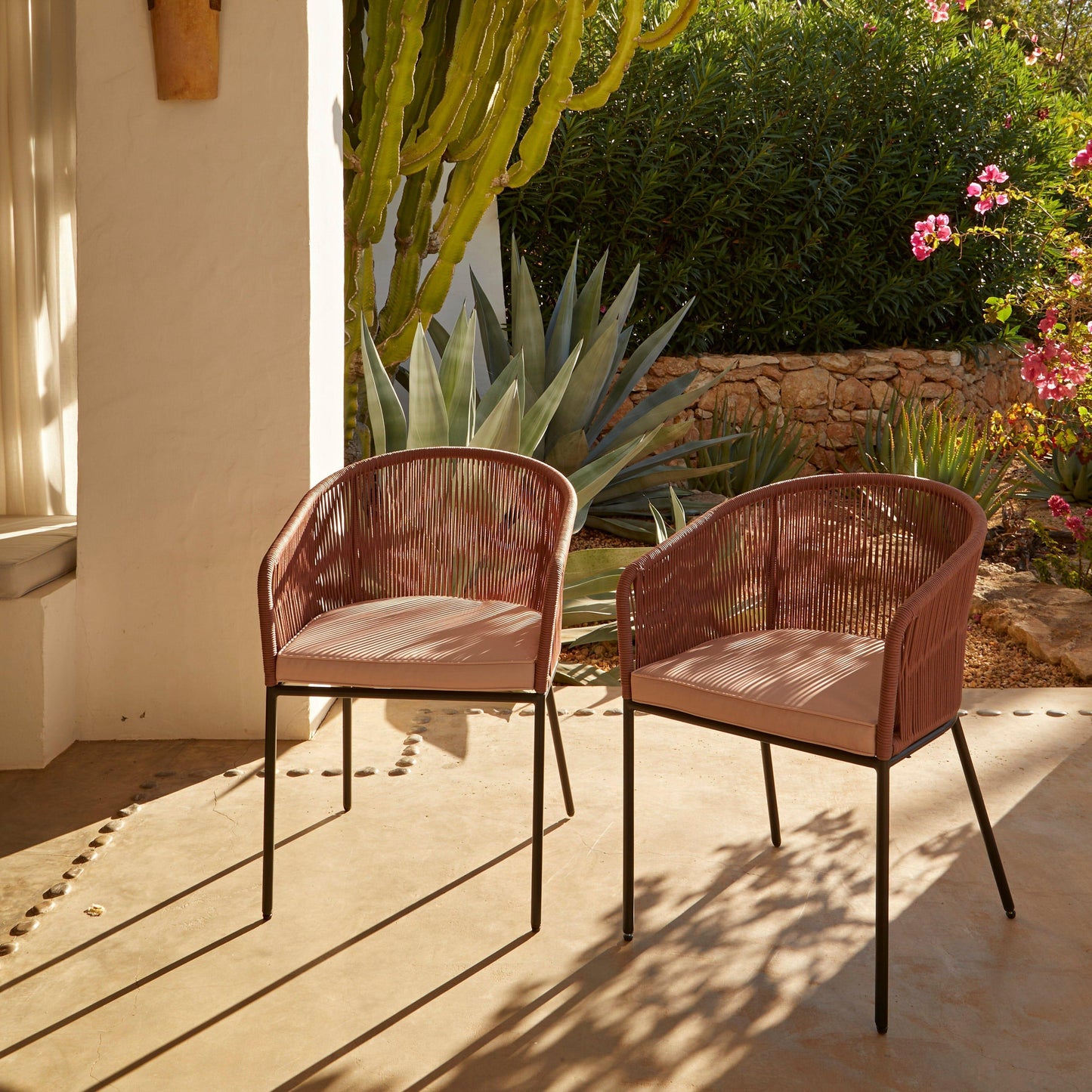 Hali 6 Seater Wooden Outdoor Dining Set with Hali Pink Chairs & Grey Lean Over Parasol - 175cm