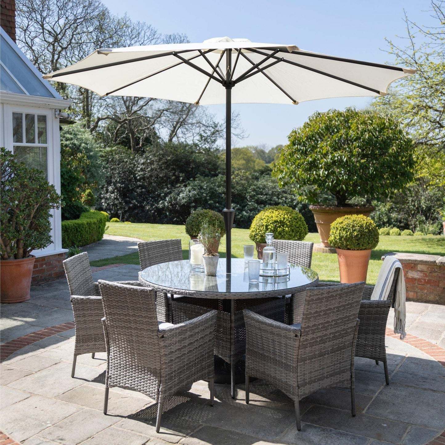 6 Seater Rattan Round Dining Set with Parasol - Rattan Garden Furniture - Grey - Laura James