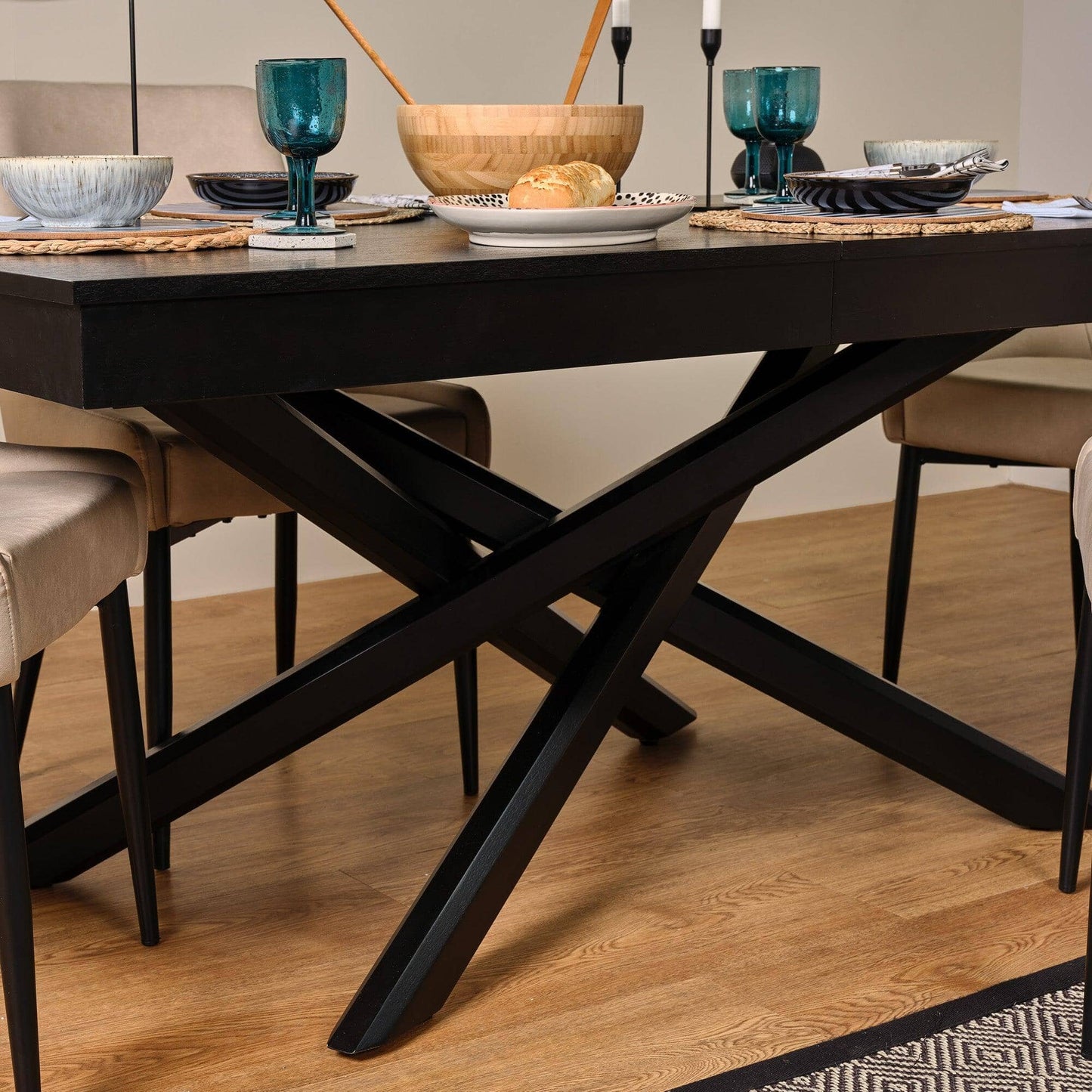 Outlet - Amelia Table black legs