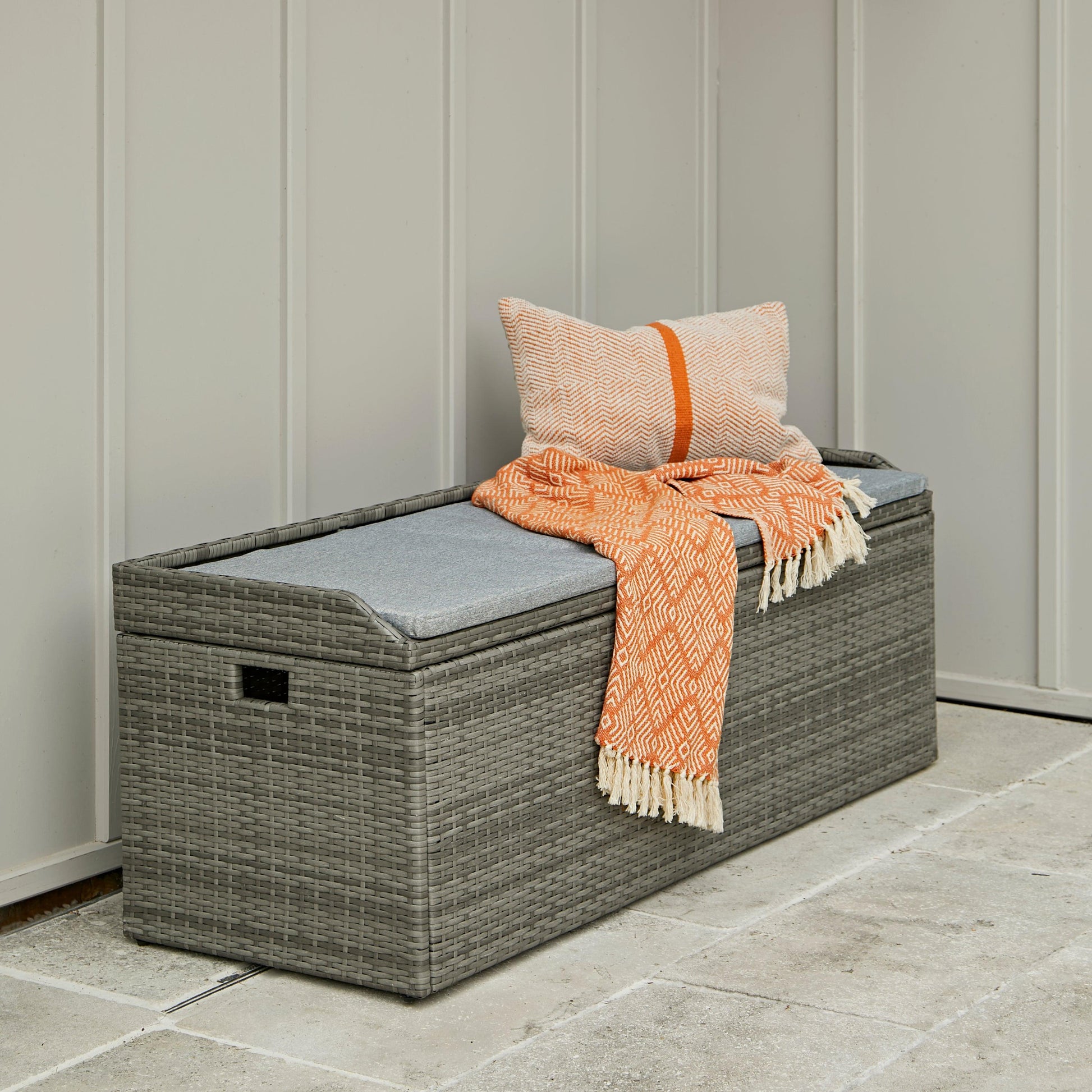 RATTAN_STORAGE_BENCH_GREY_001