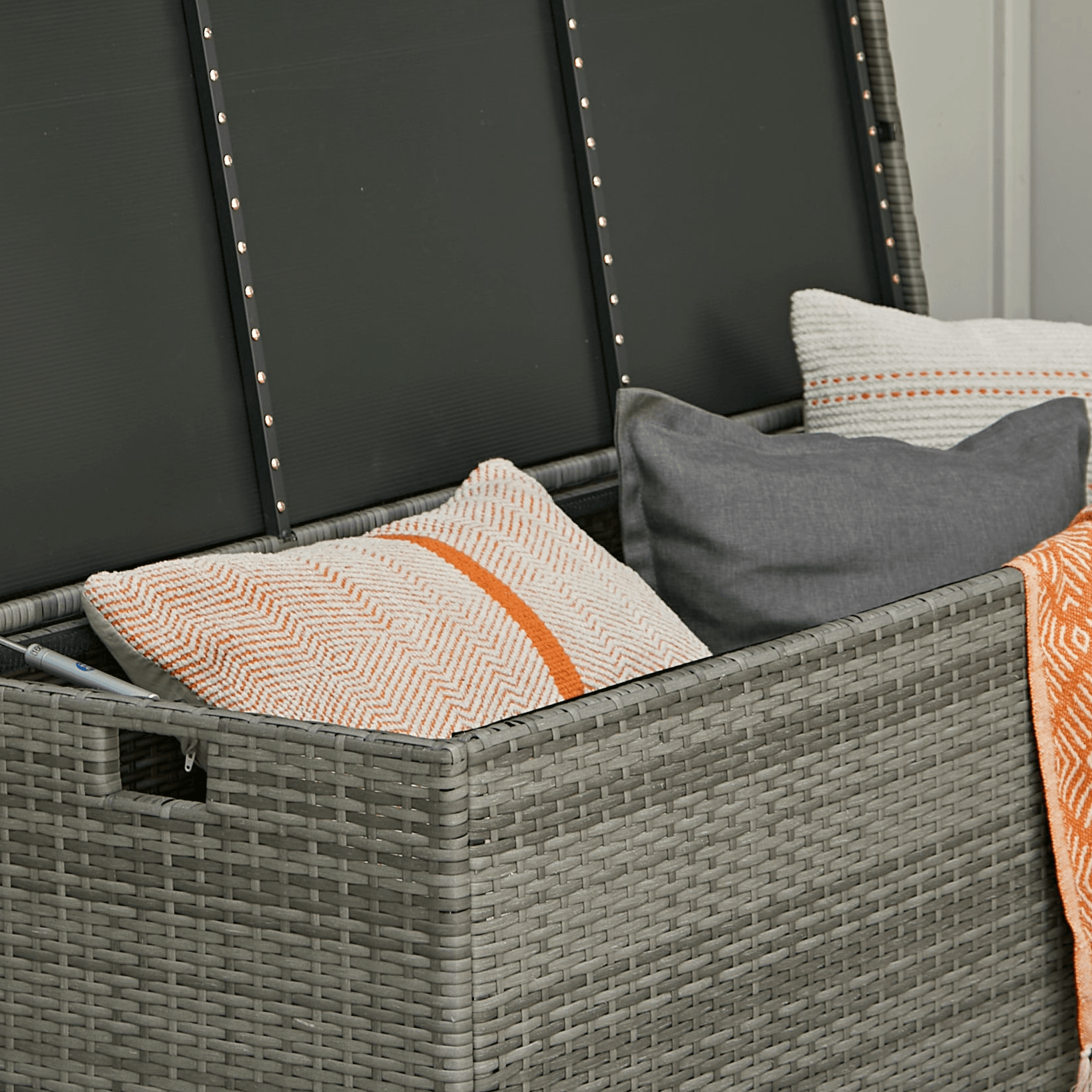 RATTAN_STORAGE_BENCH_GREY_001