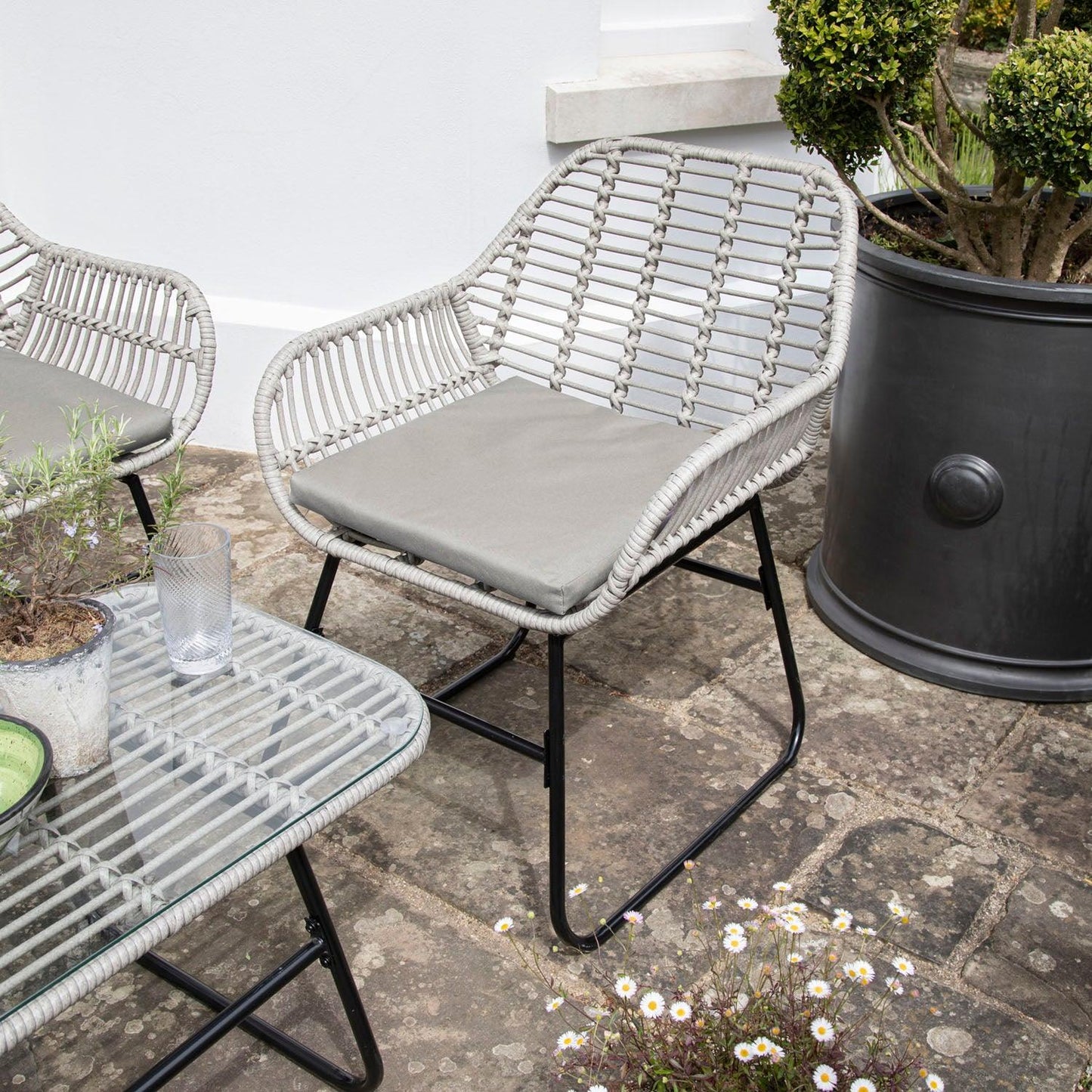 Wick rattan sofa set with grey parasol - light grey - Laura James